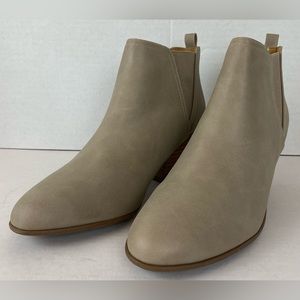 New DV Dolce Vita Yelka Taupe Bootie